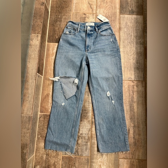 🆕 NWT Abercrombie & Fitch The 90’s Straight Ultra High Rise Curve Love 25 Short - Picture 2 of 5